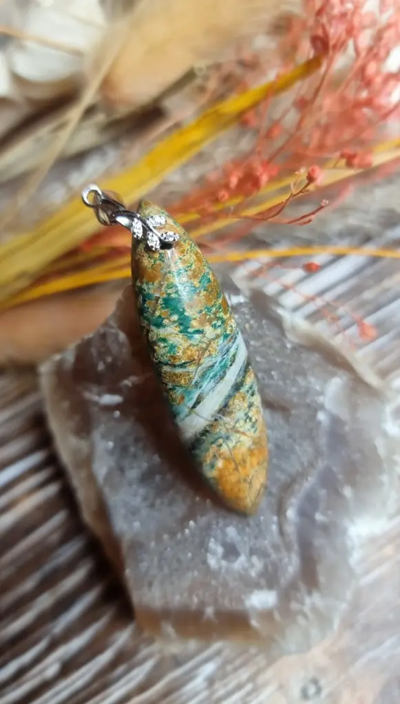 Listwanite, Dordogne. 4,9x1,4cm