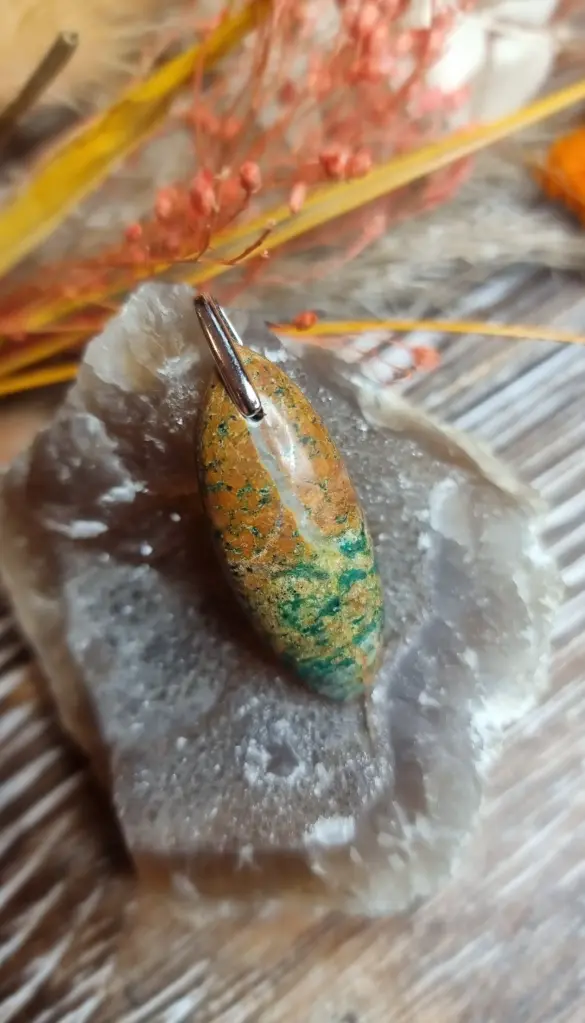Listwanite, Dordogne.  3,6×1,4cm