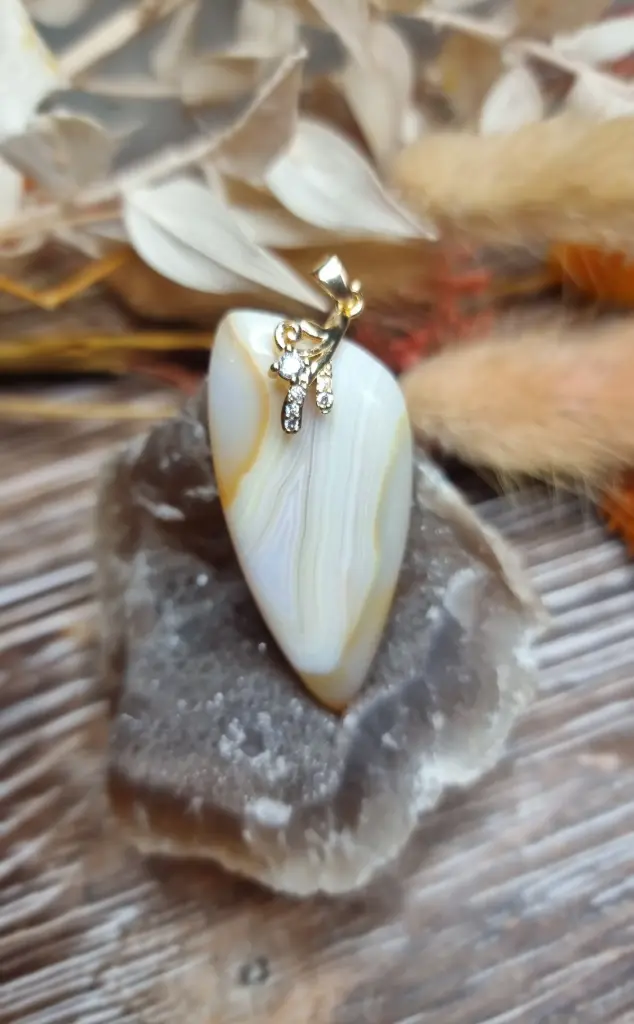 Agate. MADAGASCAR.   4,5X2,1cm