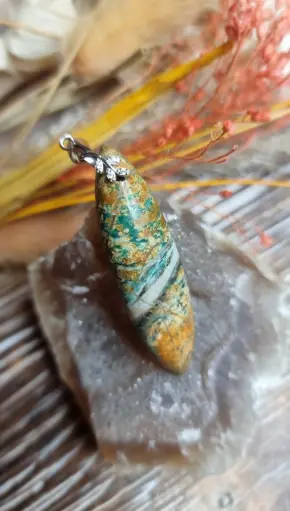 Listwanite, Dordogne. 4,9x1,4cm