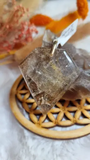Quartz rutiles.  4,6x4,1cm