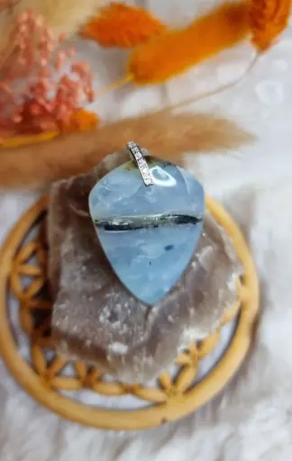 Opale bleue, Perou. 4x2,8cm