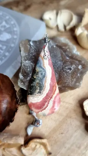 Rhodochrosite avec pyrite, Argentine. 6x2,8cm